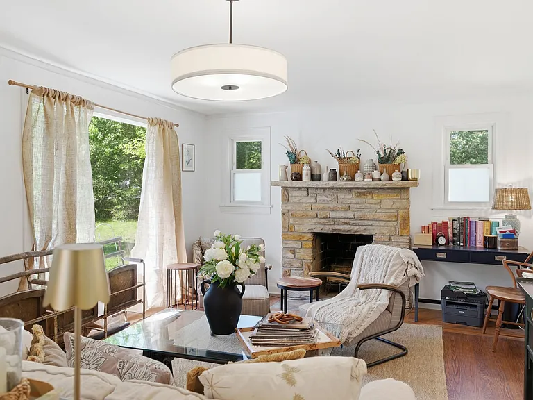926 Idlewild Dr — Photo 4