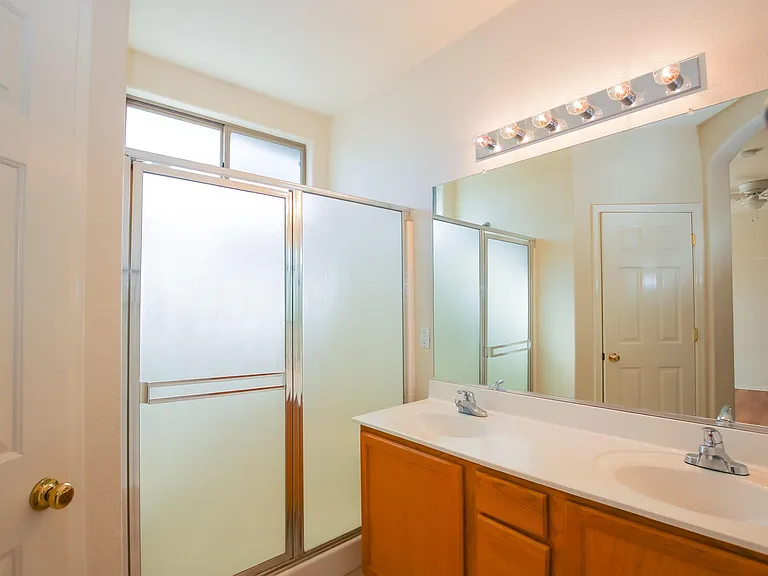 12813 W Sells Dr — Photo 10