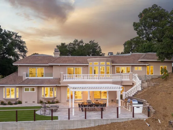 21668 Toll Gate Rd, Saratoga, CA 95070