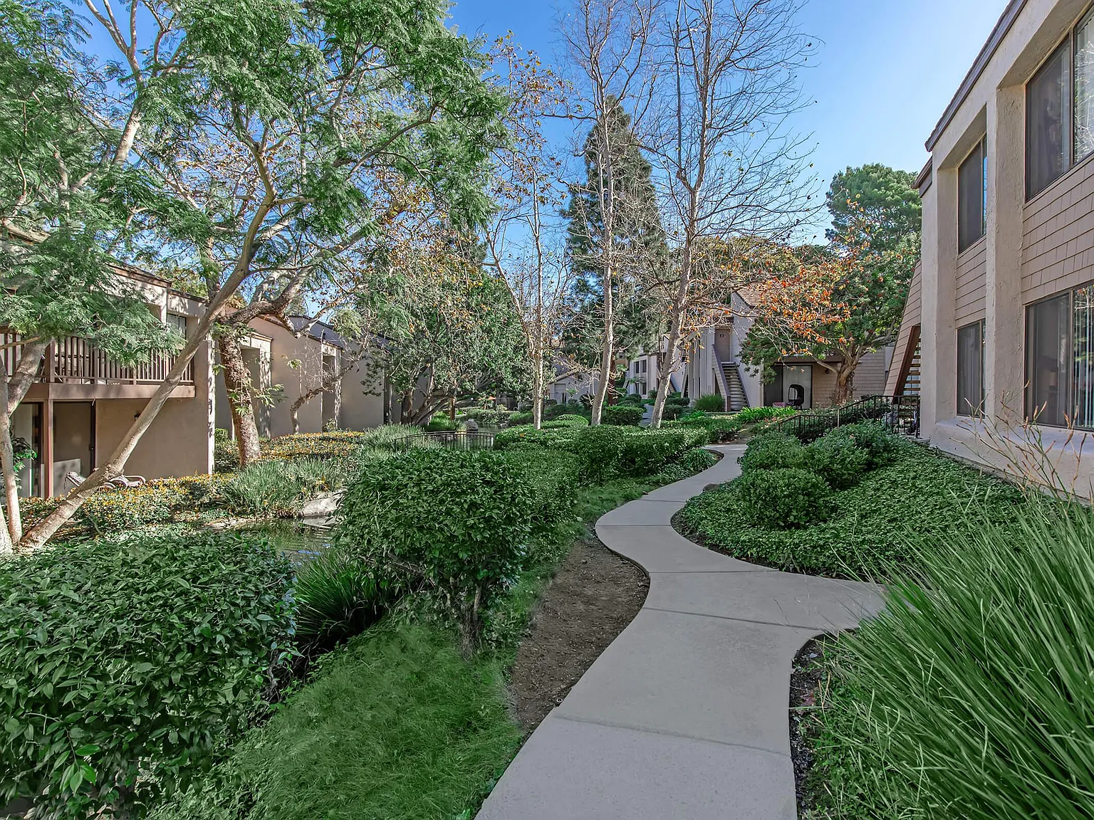 Huntington Lakes Apartments — Photo 4