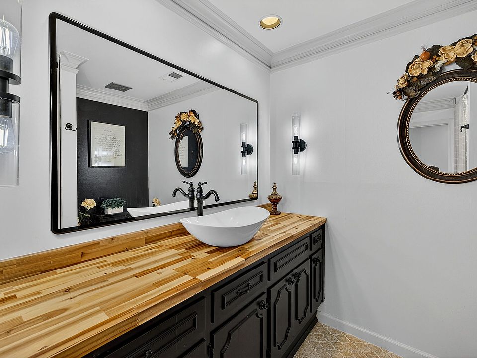 22nd image of 2525 Spalding Dr