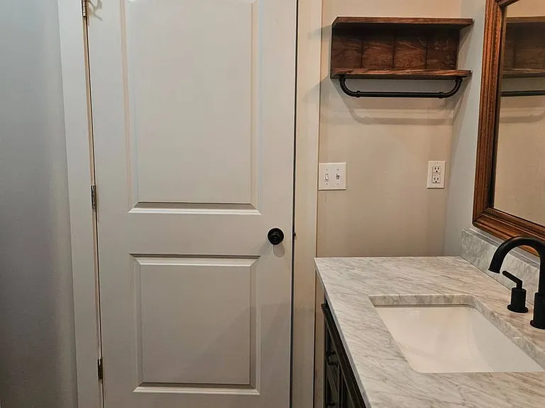 812 W Pershing St — Photo 14