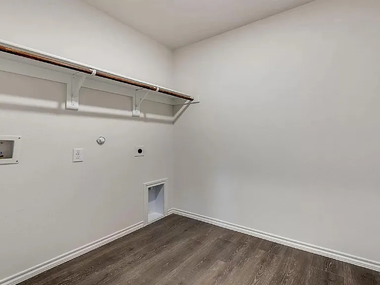 972 Glover Dr — Photo 16