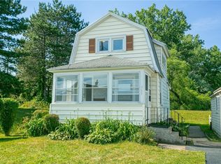 565 Edgemere Dr, Rochester, NY 14612