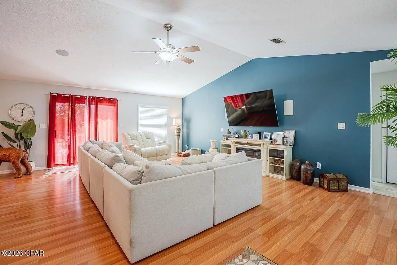 4 bed, 1980 sqft, $3,700 — Photo 4