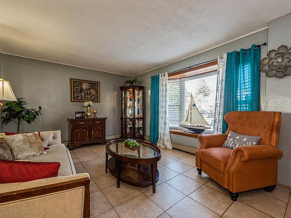 3rd image of 355 Pin Oak Ln