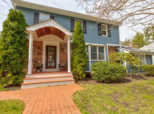 9 Picardy Ln, Dover, MA 02030