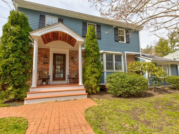 9 Picardy Ln, Dover, MA 02030