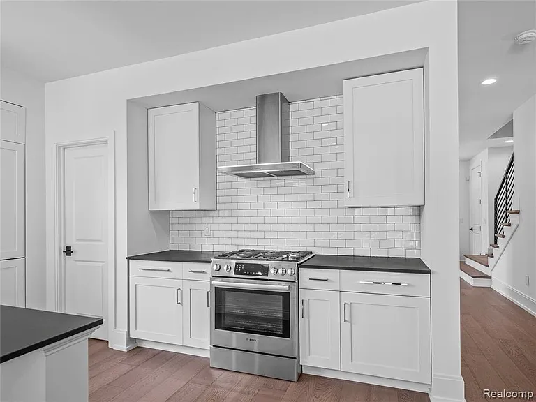 887 Redding Rd — Photo 6