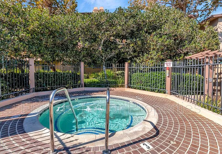 8840 Villa La Jolla Dr #211 — Photo 28