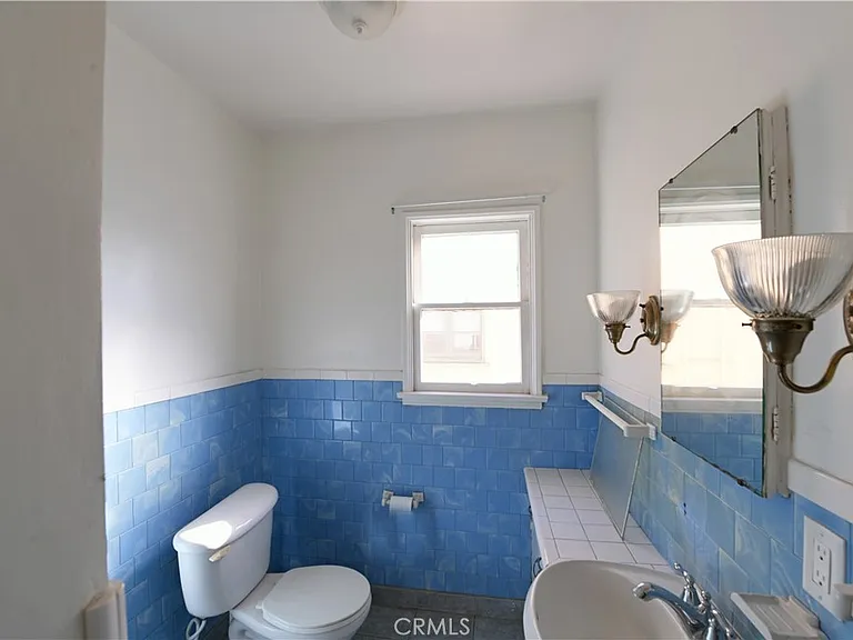 915 S Le Doux Rd — Photo 17
