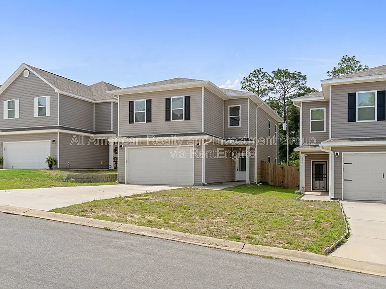 181 Johnson Ct — Photo 2