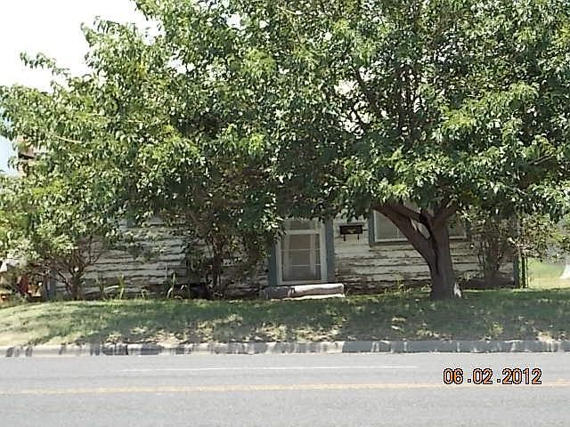 1st image of 806 E 7th St