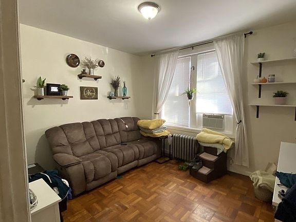 4th image of 2332 28th St APT 1A