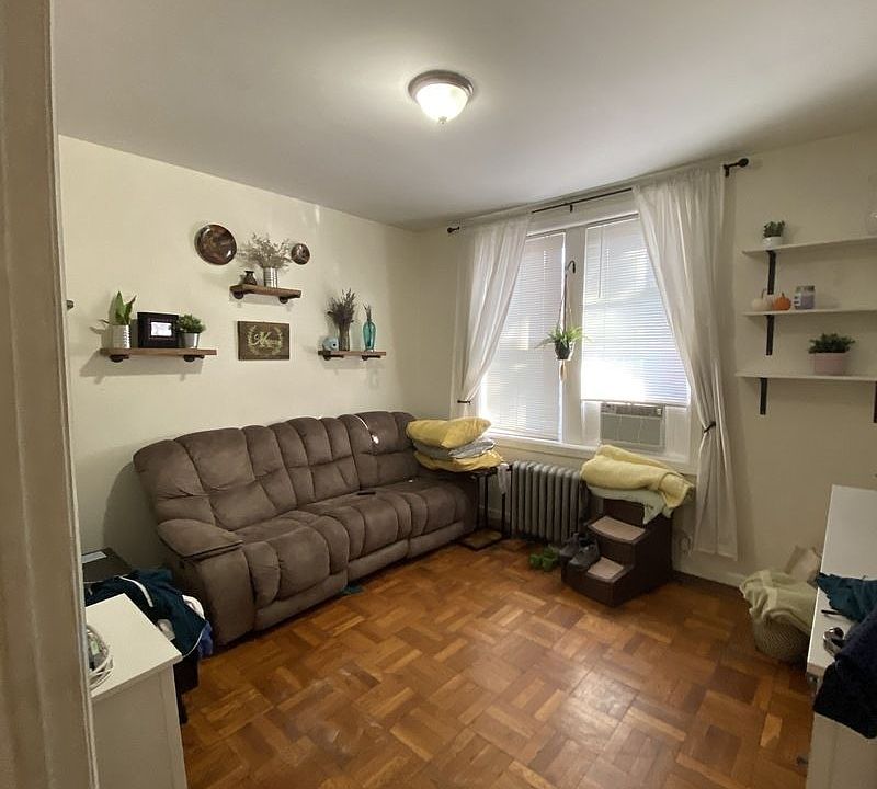 1st image of 2332 28th St APT 1F
