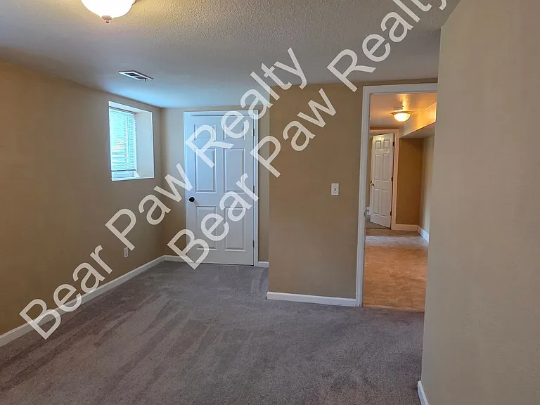 130 Williams St — Photo 6
