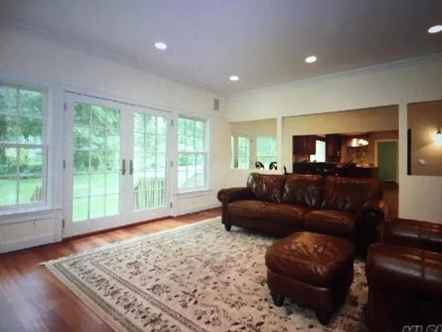 4 bed, 4000 sqft, $8,500 — Photo 4