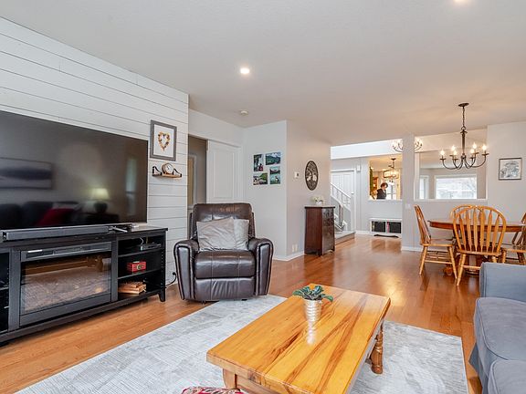 4th image of 31406 Upper Maclure Rd #3