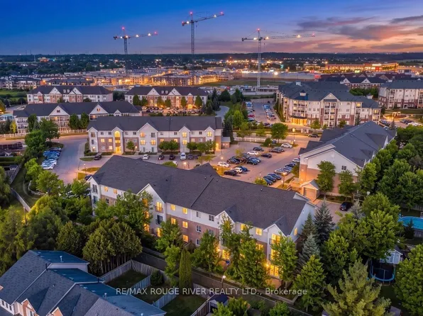 91 Aspen Springs Dr #210, Clarington, ON L1C 5J9