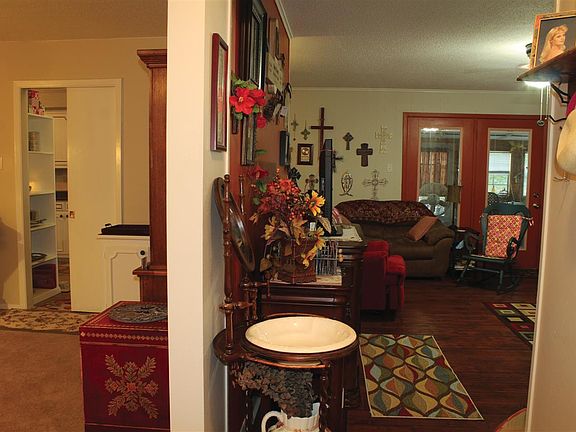 2nd image of 1302 Greenbriar Dr