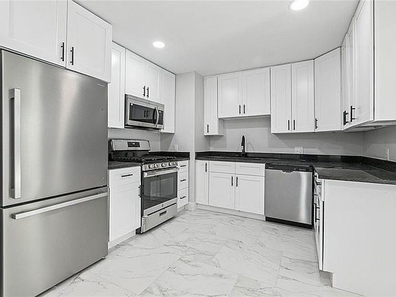 5th image of 305 Layman St