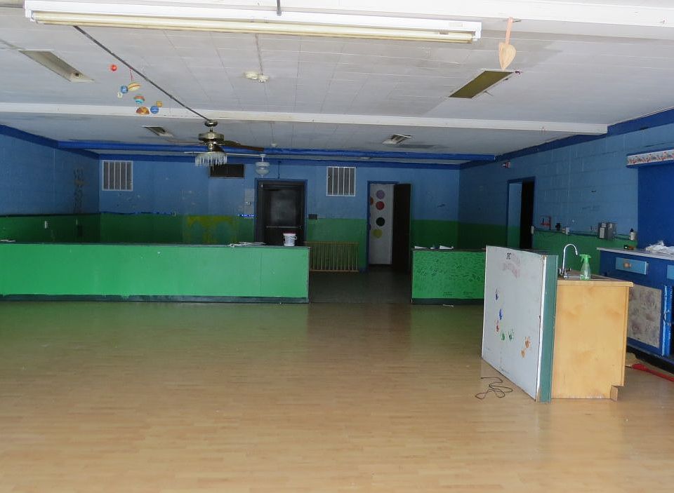 1st image of 121 E Pine St