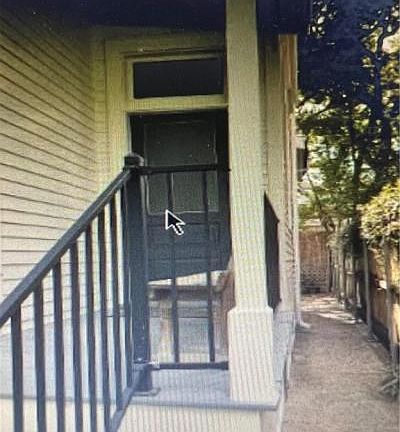3rd image of 919 189; Eleonore St