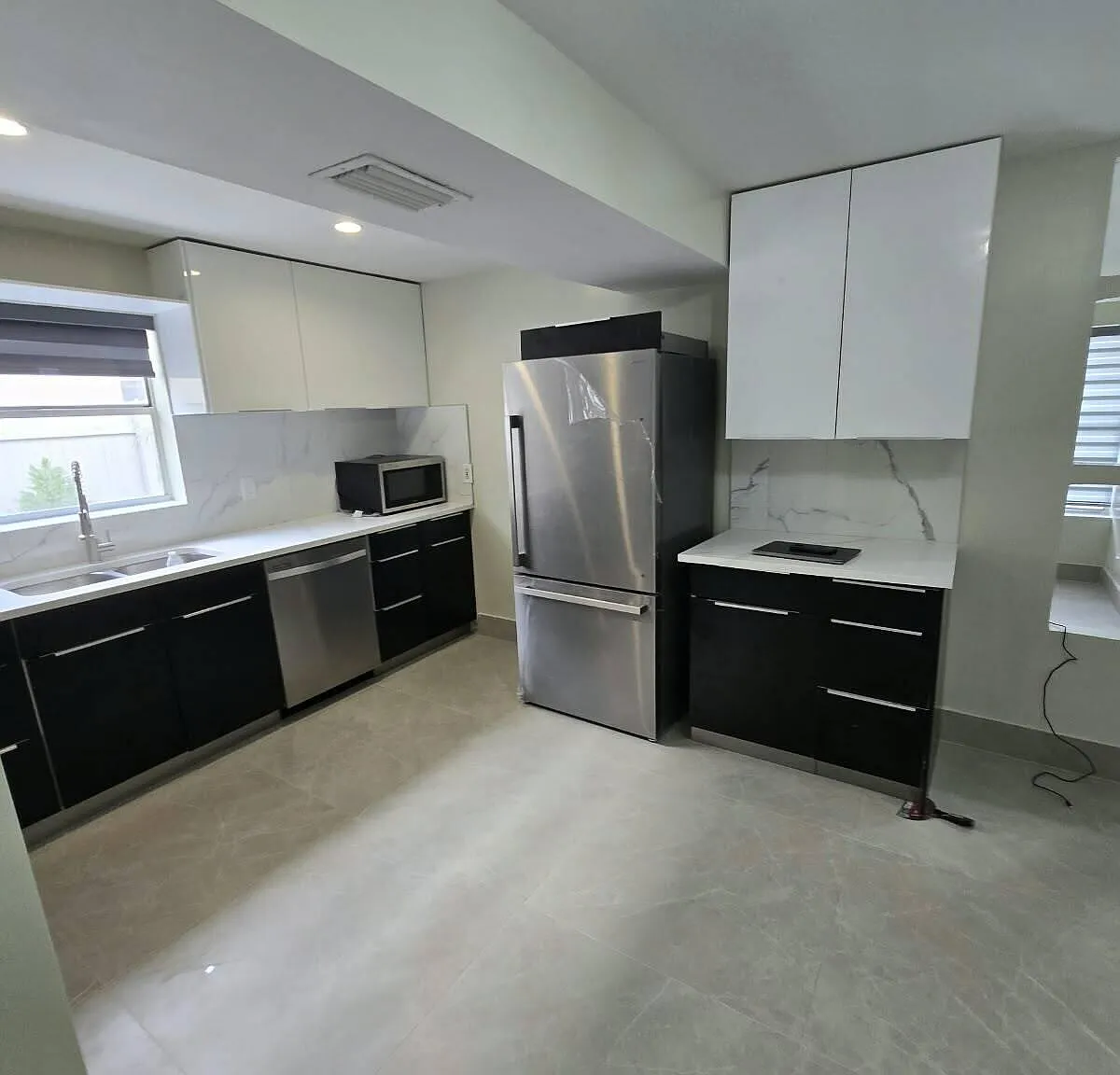 3 bed, 3.0 bath, 1620 sqft, $3,000 — Photo 1
