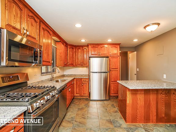 4th image of 96 Oakwood Dr