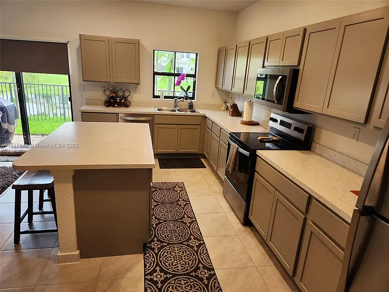 880 NW 3rd Way #880 — Photo 28
