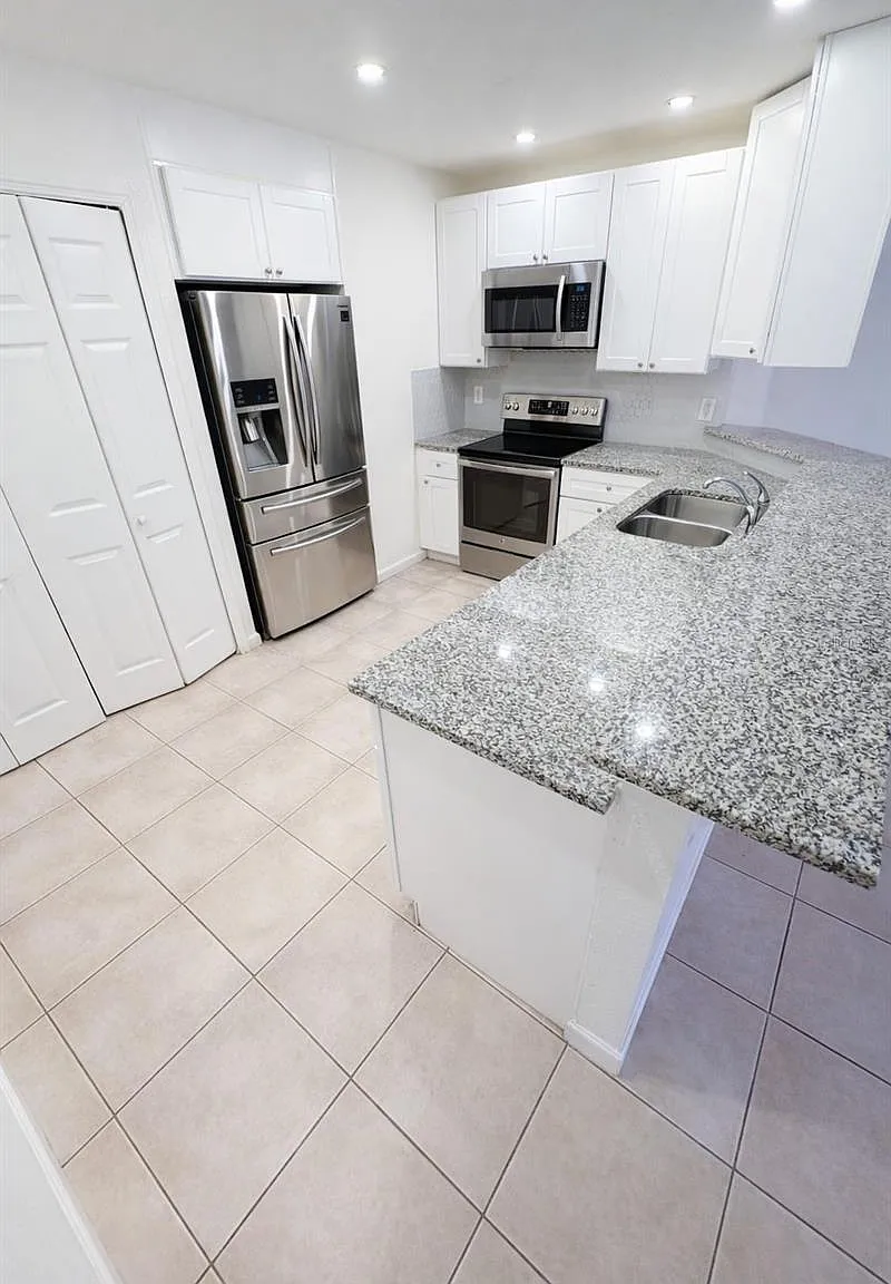 3 bed, 2.0 bath, 1430 sqft, $1,900 — Photo 3