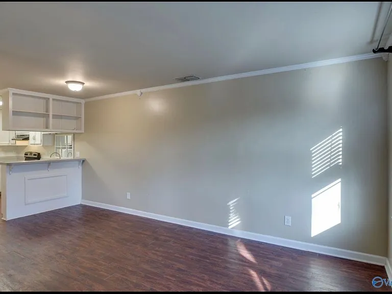 2001 Woodlawn Dr SW — Photo 3