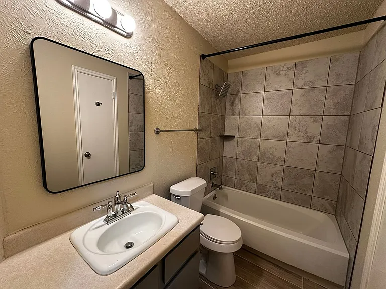 12207 Shropshire Blvd — Photo 14
