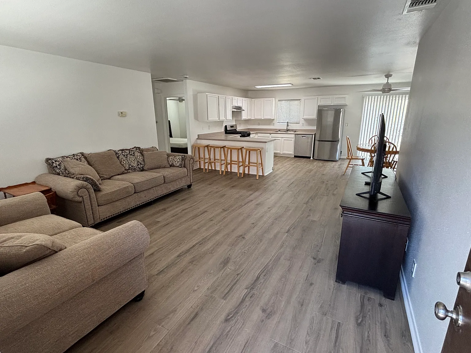 3 bed, 1260 sqft, $2,000 — Photo 4