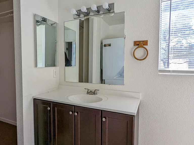 455 Sellers Pl — Photo 11