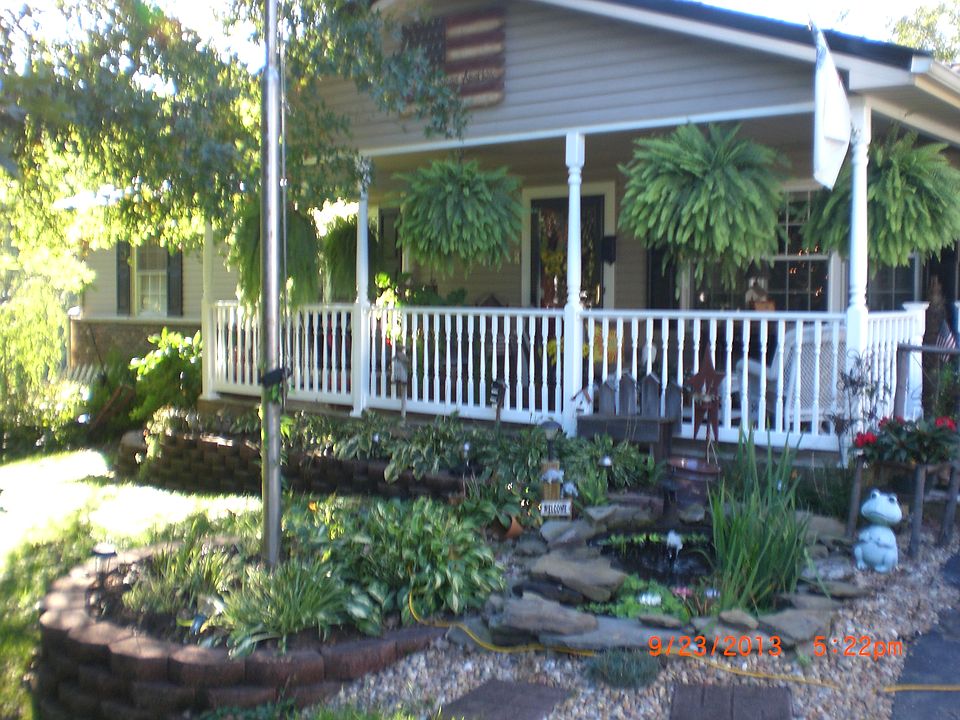 Frony porch w/ceiling fans