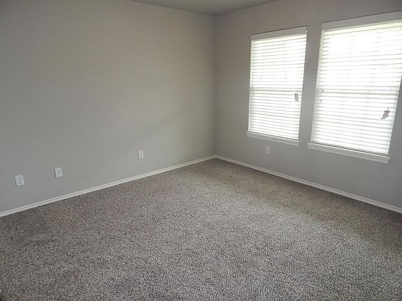 5th image of 10524 NW 34th St