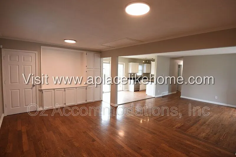 3 bed, 2.0 bath, 2112 sqft, $1,595 — Photo 3