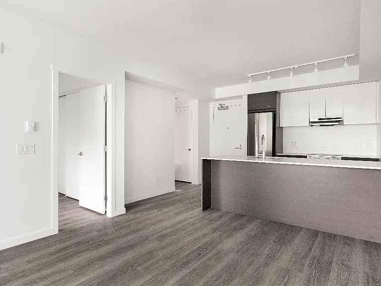 537 Foster Ave — Photo 29