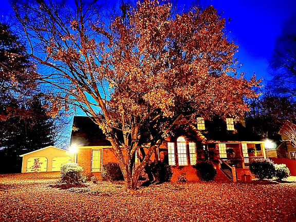4th image of 102 Spicer Ct