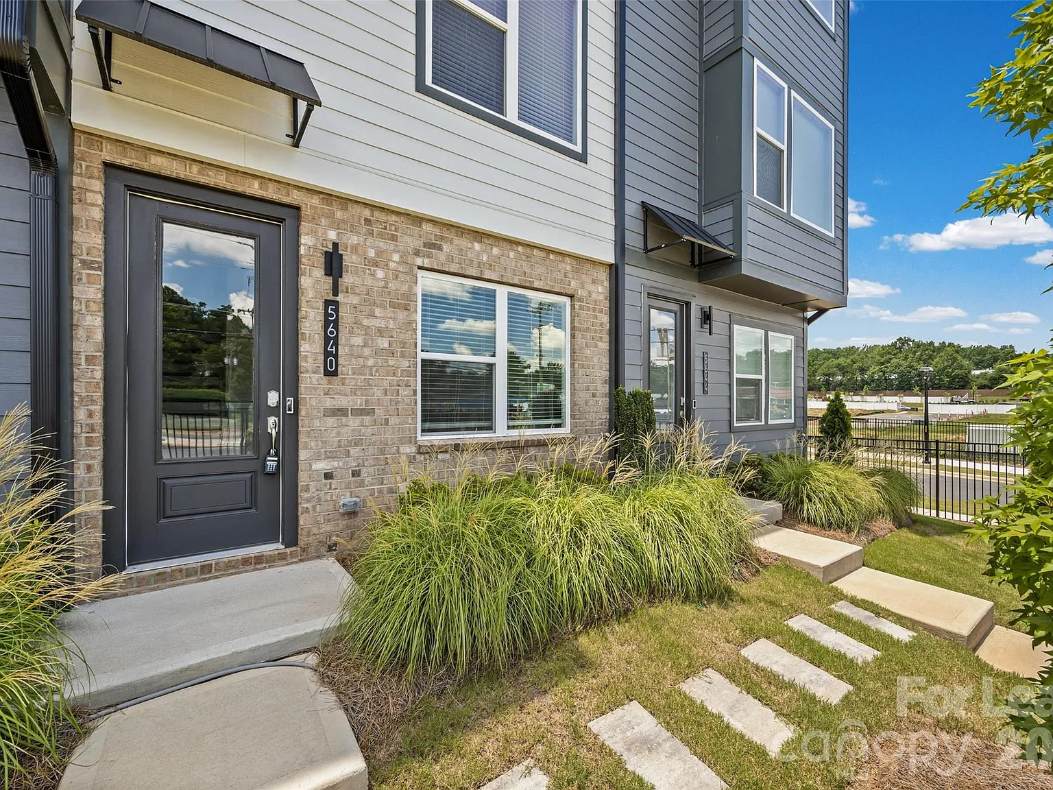 3 bed, 3.5 bath, 1687 sqft, $2,300 — Photo 3
