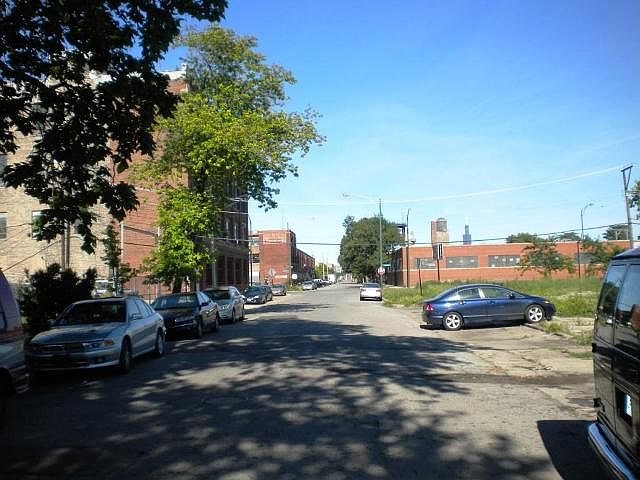 2nd image of 3224 W Carroll Ave