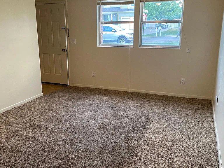 338 E Center St — Photo 10