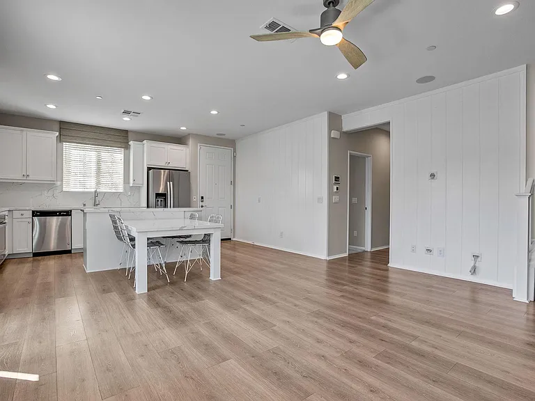 5605 Estrella Way — Photo 14