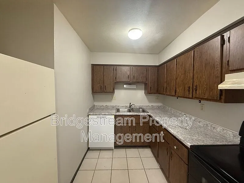 2 bed, 1.0 bath, $895 — Photo 4