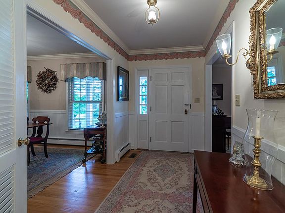 4th image of 16048 Briarwood Ln