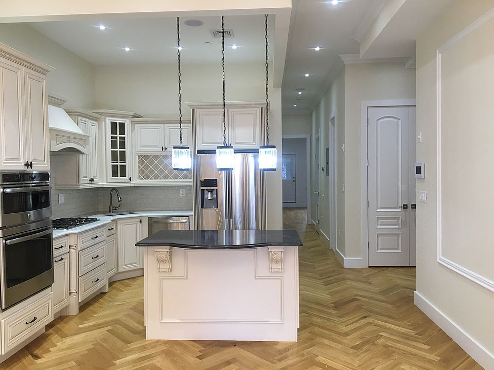 1st image of 101 Putnam Ave #2