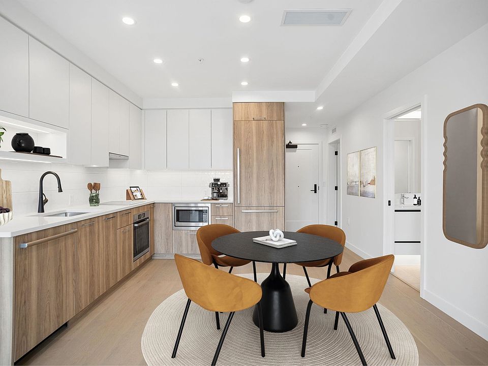 1st image of 8398 Oak St #208