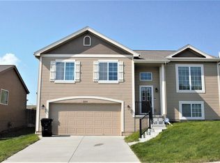 16914 Browne St, Omaha, NE 68116