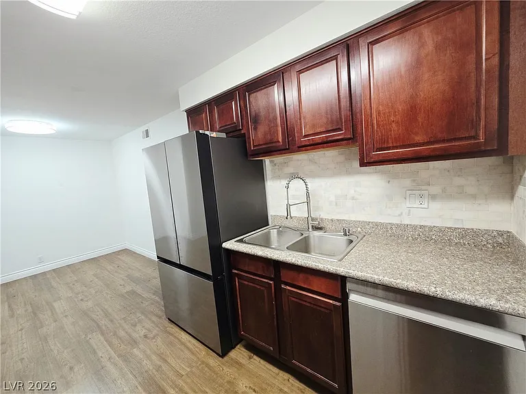 5081 River Glen Dr #104 — Photo 11